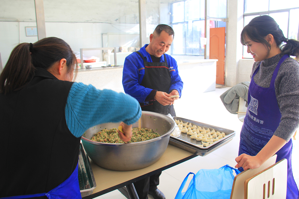 豪家集團丨“情暖冬至，溫暖豪家”冬至包餃子活動1