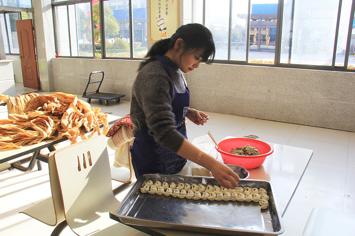 豪家集團丨“情暖冬至，溫暖豪家”冬至包餃子活動