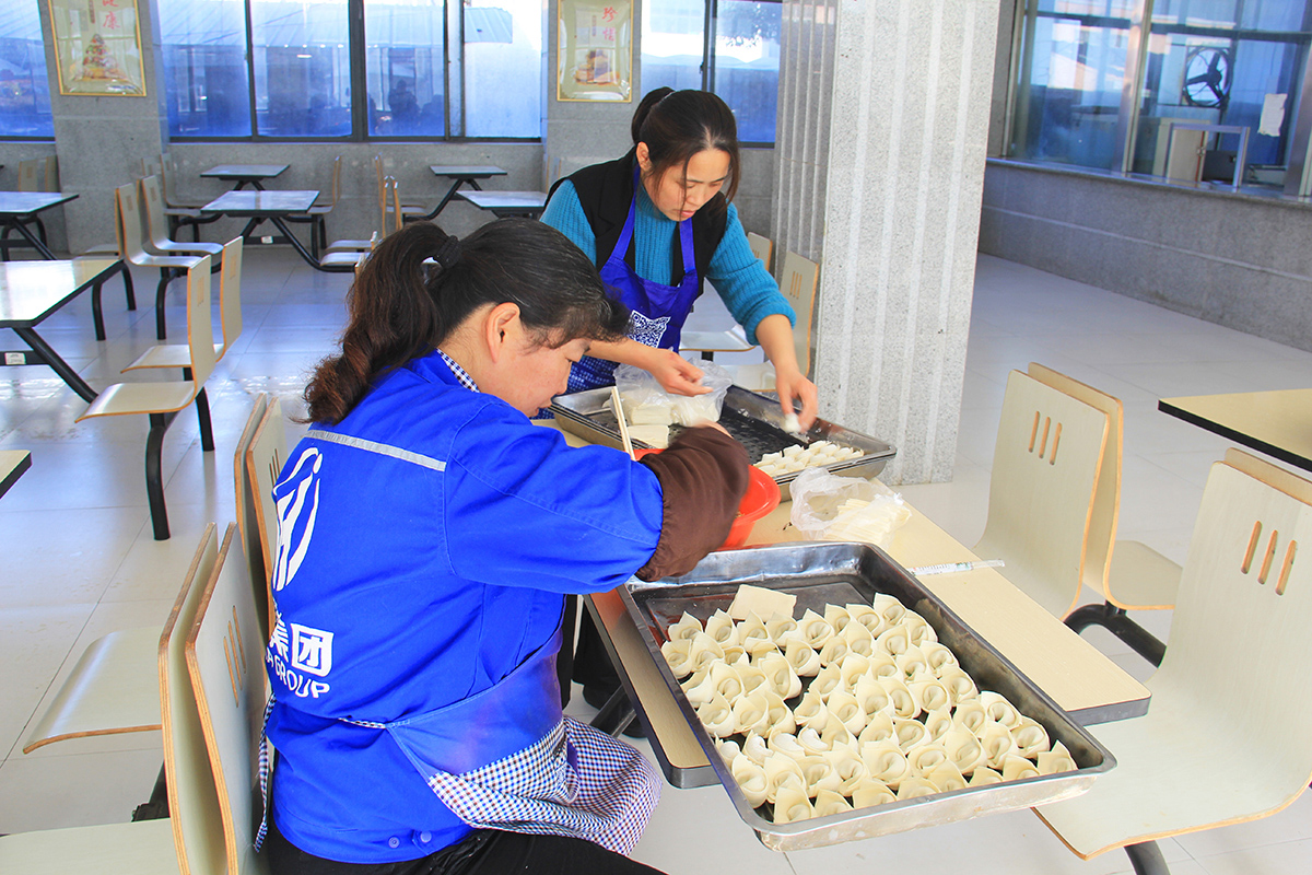 豪家集團丨“情暖冬至，溫暖豪家”冬至包餃子活動4